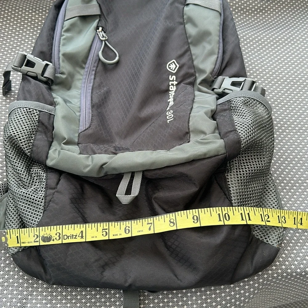 StanSport Unisex Adult Hiking Daypack - 30 Liter Olive Multiple In & out pockets